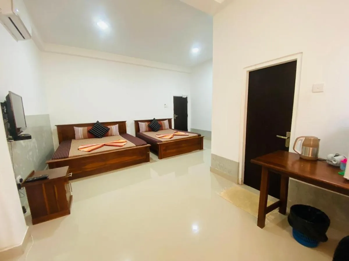 Optimum Residencies Bed and Breakfast Negombo