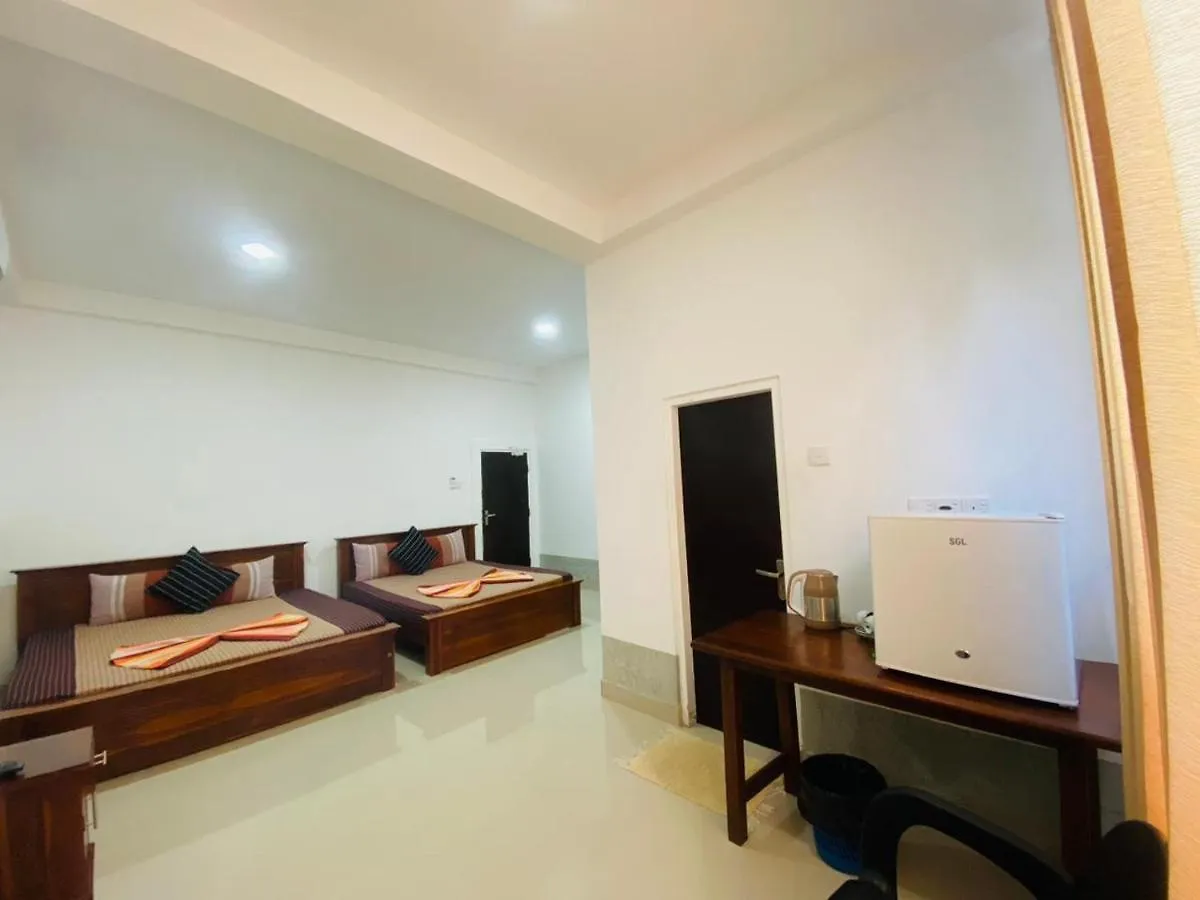 Optimum Residencies Bed and Breakfast Negombo Bed & Breakfast