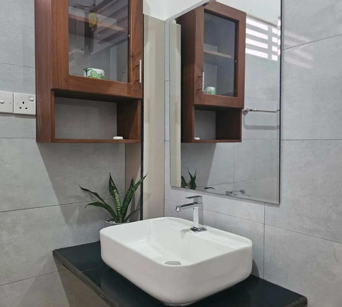 Optimum Residencies Bed & Breakfast Negombo