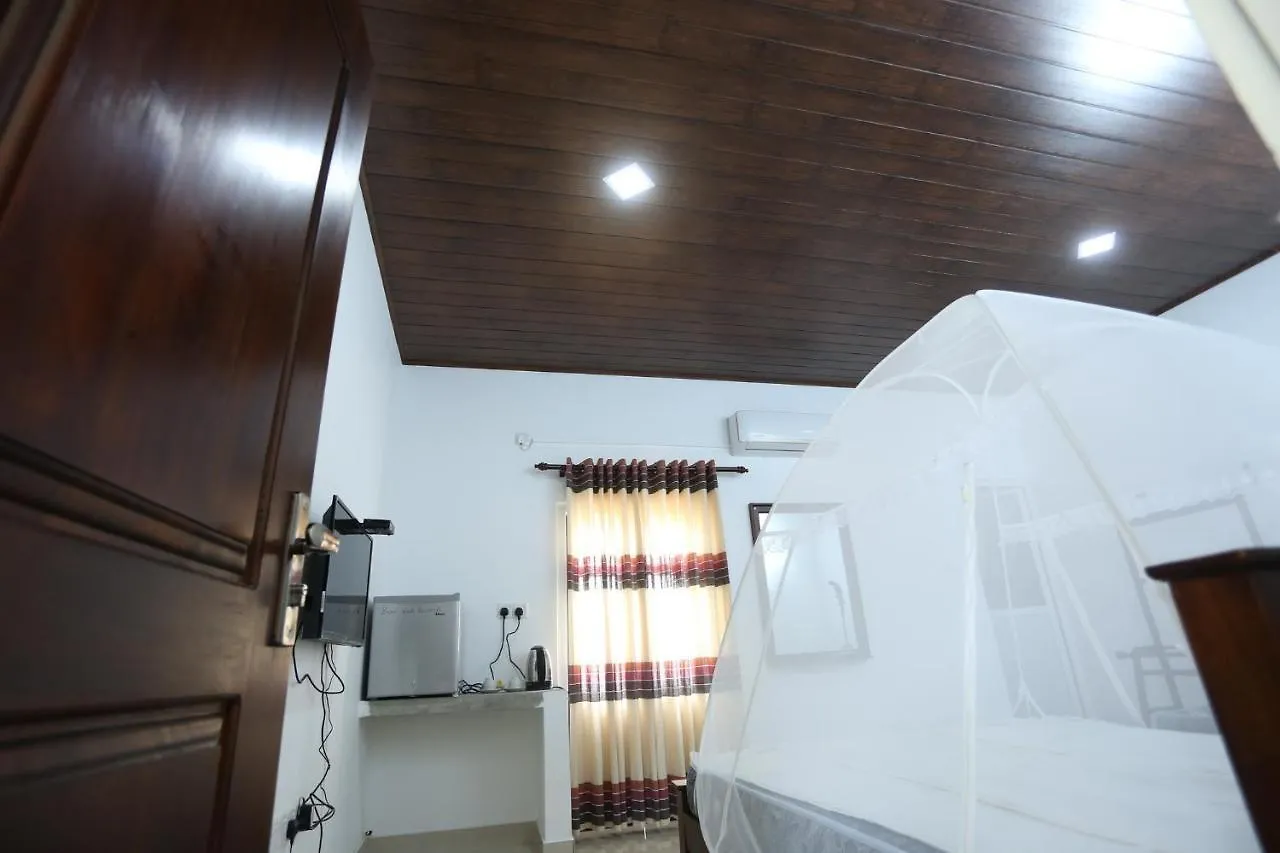 Optimum Residencies Bed and Breakfast Negombo